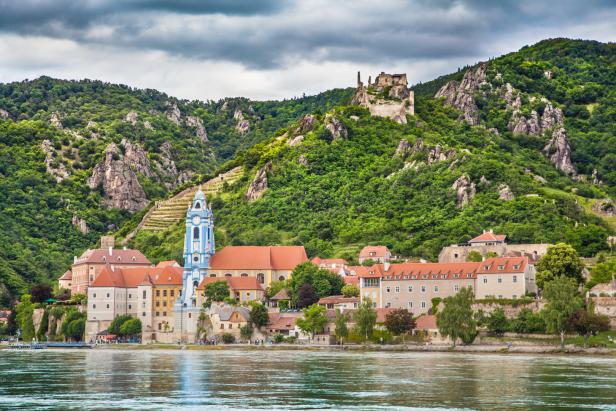 Dürnstein vom Ufer aus gesehen.