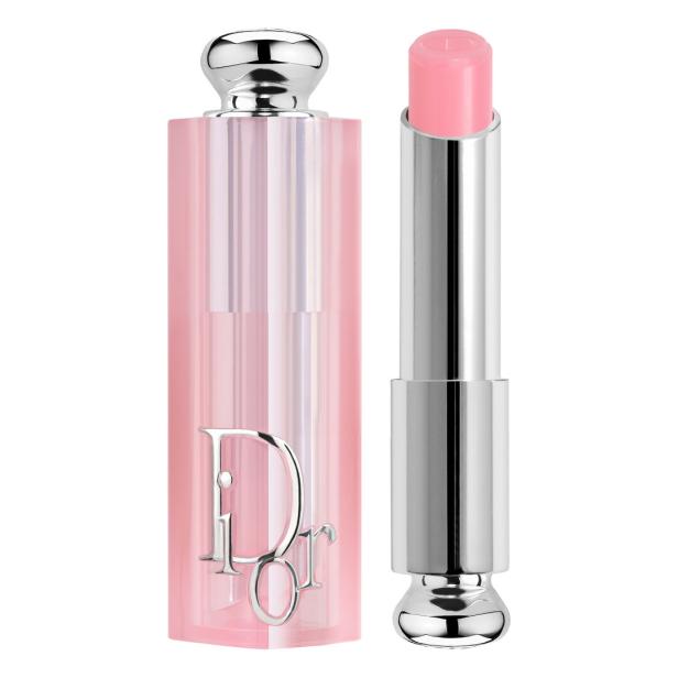 Ein Dior Lippenstift in einer rosa Hülle mit silbernen Akzenten.