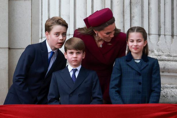 Prinzessin Kate mit ihren Kindern George, Louis und Charlotte Prinzessin Kate mit ihren Kindern George, Louis und Charlotte