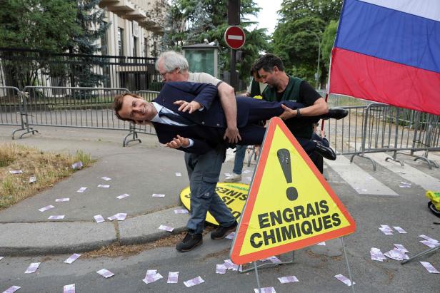Protestnote FRANCE-GREENPEACE-RUSSIA-ENERGY-POLITICS-DEMO