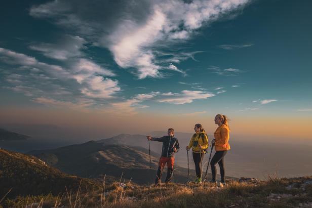 Učka-Gebirge über Opatija Učka-Gebirge in Kroatien im milden Winter – ideale Bedingungen für entspannte Wanderungen mit Aussicht auf Meer, Berge und mediterrane Natur.