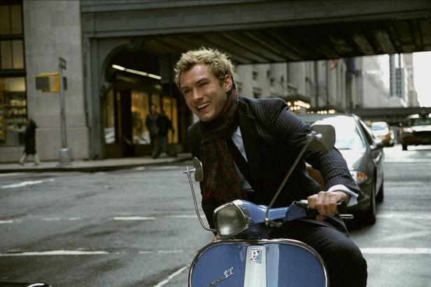 Jude Law als Alfie in dem Film „Alfie“ (2004) von Charles Shyer.