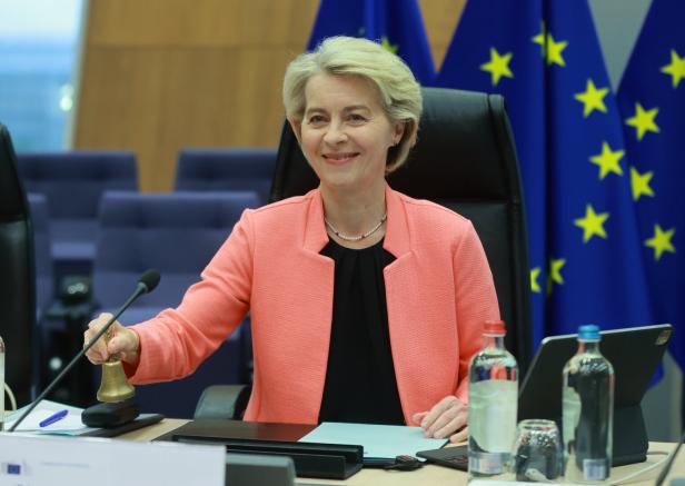 EU Commission's weekly meeting and pressers in Brussels