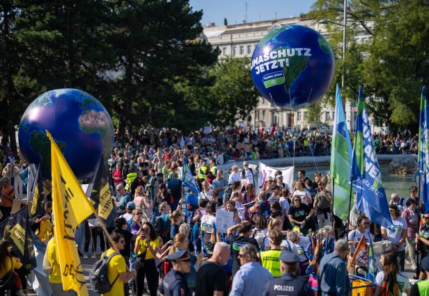 "FRIDAYS FOR FUTURE" KLIMASTREIK IN WIEN "FRIDAYS FOR FUTURE" KLIMASTREIK IN WIEN