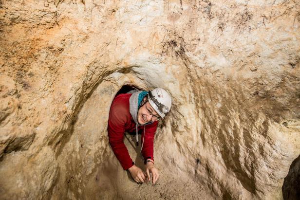 Mann in Höhle, Erdställe Vorau, Lost Place Steiermark