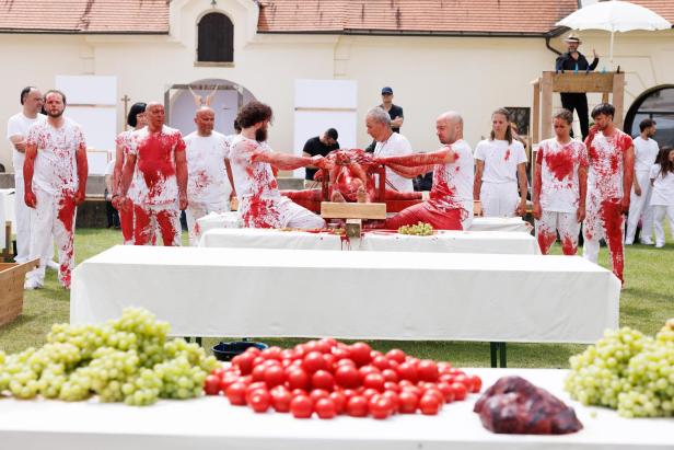 AUFFÜHRUNG "6-TAGE-SPIEL" VON HERMANN NITSCH