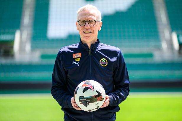 FUSSBALL: PK RAPID VORSTELLUNG STÖGER ALS NEUER TRAINER: STÖGER FUSSBALL: PK RAPID VORSTELLUNG STÖGER ALS NEUER TRAINER: STÖGER