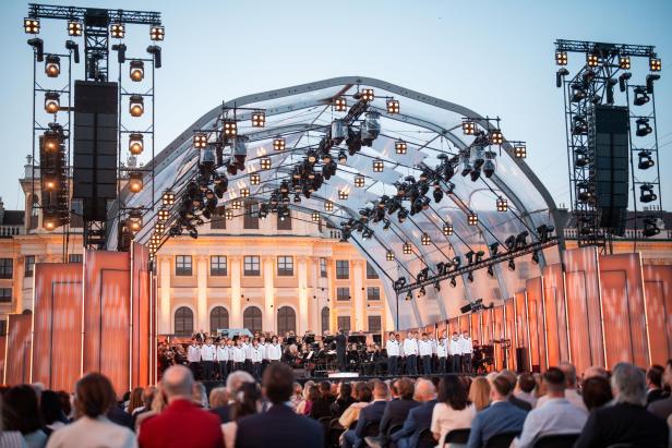 SOMMERNACHTSKONZERT DER WIENER PHILHARMONIKER SOMMERNACHTSKONZERT DER WIENER PHILHARMONIKER