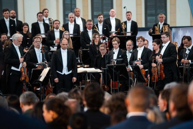 SOMMERNACHTSKONZERT DER WIENER PHILHARMONIKER SOMMERNACHTSKONZERT DER WIENER PHILHARMONIKER
