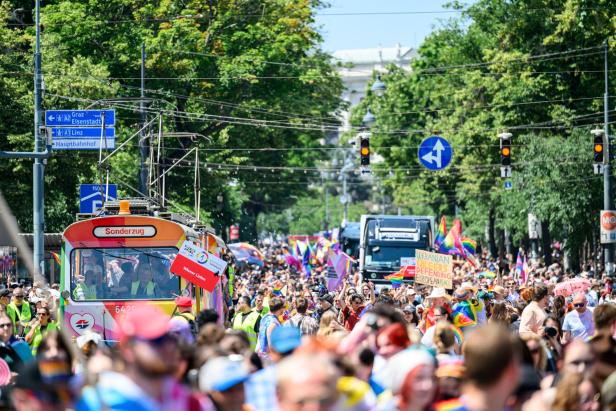 Jetzt erst recht: Laute Lebensfreude gegen die Trauer bei der Vienna Pride