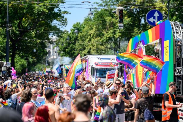 Jetzt erst recht: Laute Lebensfreude gegen die Trauer bei der Vienna Pride