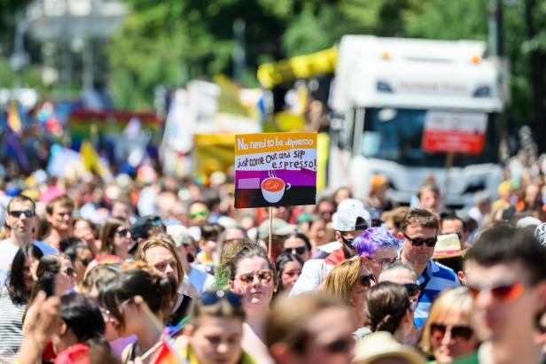 Jetzt erst recht: Laute Lebensfreude gegen die Trauer bei der Vienna Pride