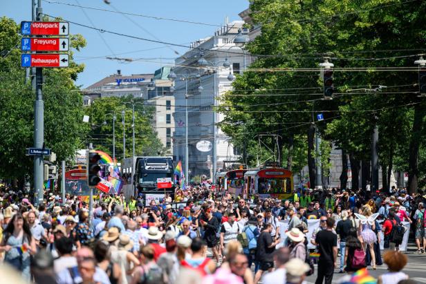 Jetzt erst recht: Laute Lebensfreude gegen die Trauer bei der Vienna Pride