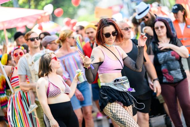 Jetzt erst recht: Laute Lebensfreude gegen die Trauer bei der Vienna Pride