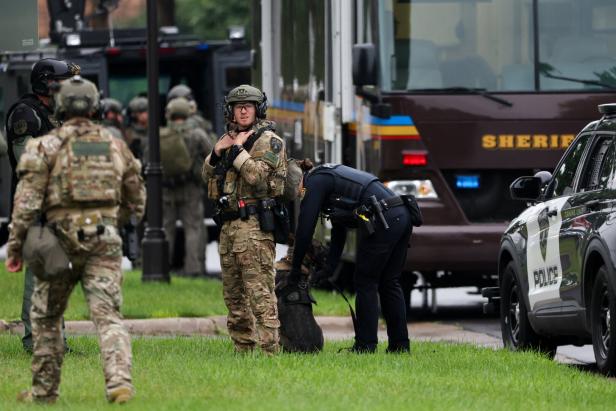 Der mutmaßliche Täter ist den Angaben zufolge flüchtig. Targeted shooting in the area around Edinburgh Golf Course in Brooklyn Park