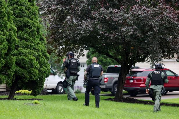 Eine großangelegte Fahndung läuft. Targeted shooting in the area around Edinburgh Golf Course in Brooklyn Park