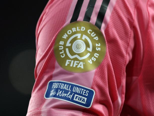 Das Trikot eines Fußballspielers mit dem Abzeichen der FIFA-Klub-Weltmeisterschaft 25 USA.