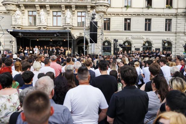 Graz gedenkt der Amoklauf-Opfer: "Wir halten zusammen"