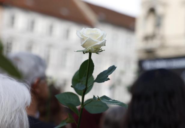 Graz gedenkt der Amoklauf-Opfer: "Wir halten zusammen"
