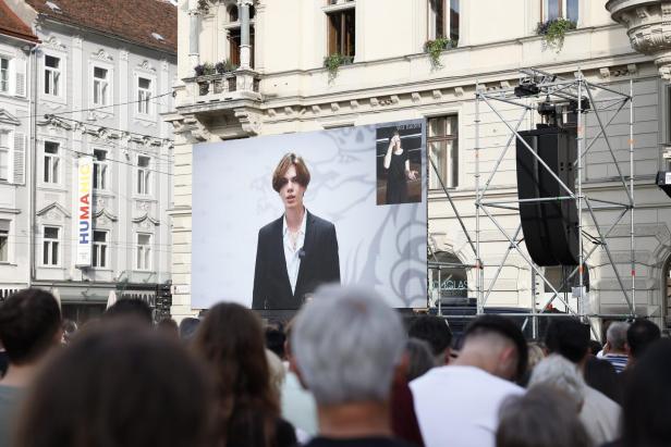 Graz gedenkt der Amoklauf-Opfer: "Wir halten zusammen"