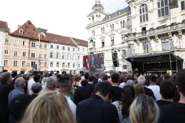 Graz gedenkt der Amoklauf-Opfer: "Wir halten zusammen"