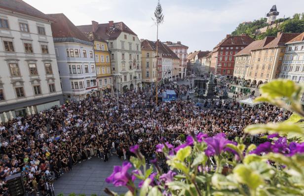 Graz gedenkt der Amoklauf-Opfer: "Wir halten zusammen"