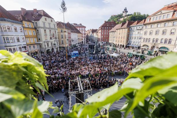 Graz gedenkt der Amoklauf-Opfer: "Wir halten zusammen"