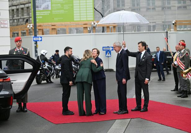 UKRAINISCHER PRÄSIDENT SELENSKYJ IN ÖSTERREICH: SELENSKYJ / SELENSKA / SCHMIDAUER / VAN DER BELLEN UKRAINISCHER PRÄSIDENT SELENSKYJ IN ÖSTERREICH: SELENSKYJ / SELENSKA / SCHMIDAUER / VAN DER BELLEN