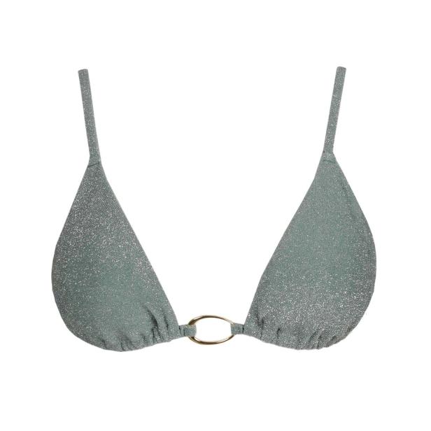 Ein glitzerndes, graugrünes Triangel-Bikini-Oberteil mit goldenem Ring in der Mitte.