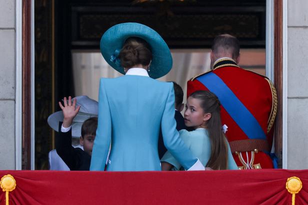 Der kleine Louis winkte nochmal Trooping the Colour parade to honour Britain's King Charles on his official birthday in London