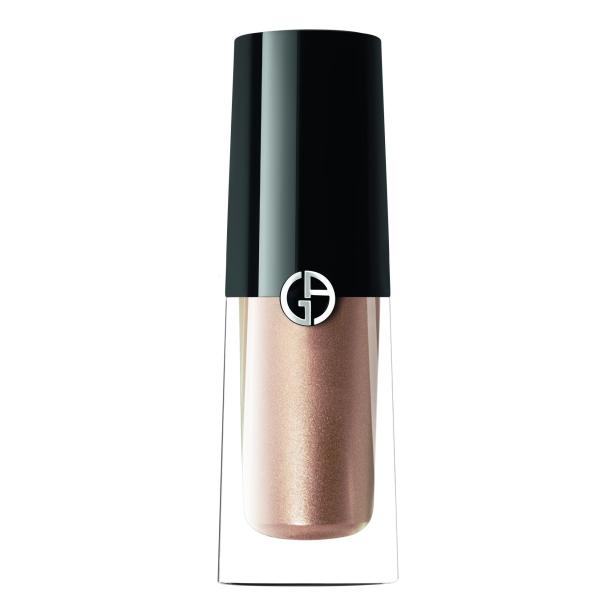 Flüssiger Lidschatten für einen spektakulären Glamour-Effekt.