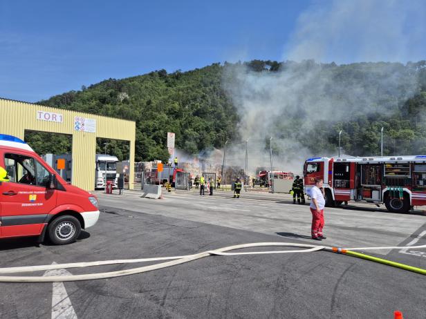 Brand in Papierfabrik