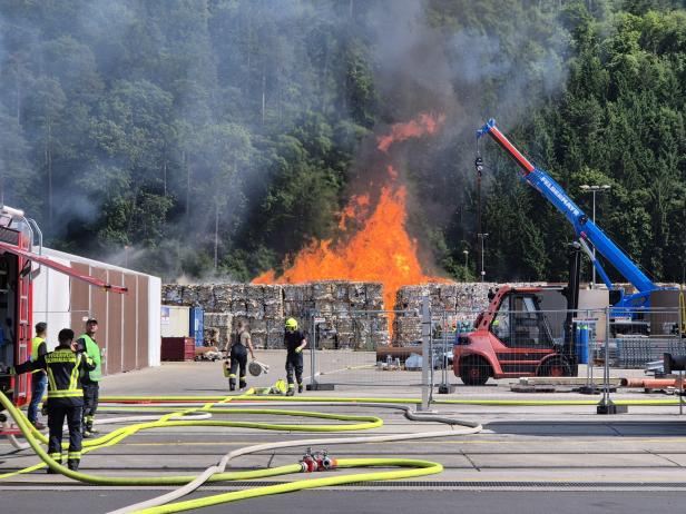 Brand in Papierfabrik