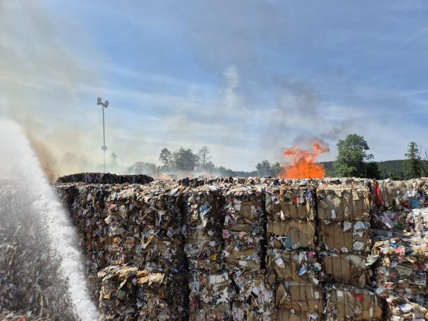 Brand in Papierfabrik