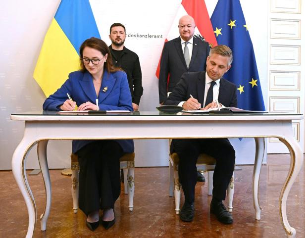 UKRAINISCHER PRÄSIDENT SELENSKYJ IN ÖSTERREICH:   SVYRYDENKO/SELENSKYJ/STOCKER/HATTMANNSDORFER