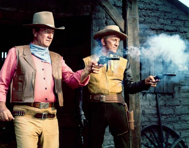 John Wayne und Kirk Douglas in dem Film „Die Gewaltigen“.
