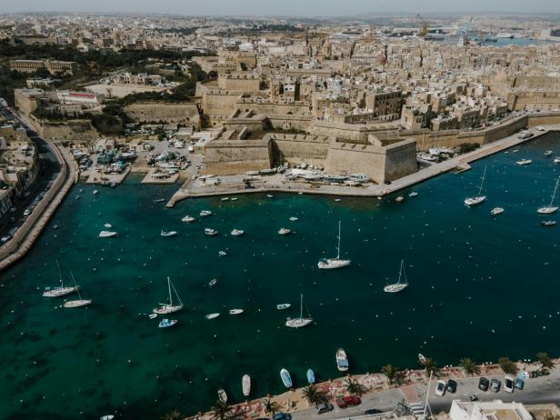Auf dem Bild ist die Hauptstadt Maltas, Valletta, abgebildet.