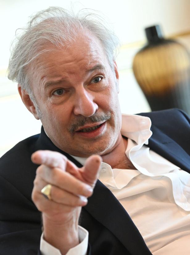 INTERVIEW: REGISSEUR LEANDER HAUSSMANN