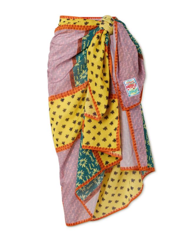 Ein bunt gemusterter Sarong mit verschiedenen Farben und Mustern.