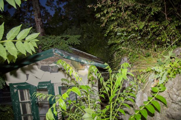 Eine Gartenhütte wurde beschädigt.