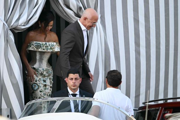 Jeff Bezos und seine Verlobte Lauren Sánchez Jeff Bezos und seine Verlobte Lauren Sánchez