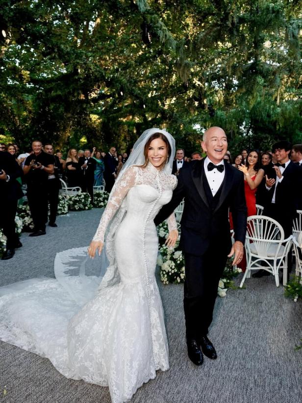 Lauren Sanchez Bezos shares photo of wedding to Amazon founder Jeff Bezos Lauren Sanchez Bezos shares photo of wedding to Amazon founder Jeff Bezos