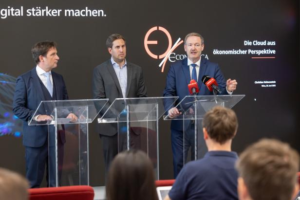 Österreich gemeinsam digital stärker machen Wollen Österreich gemeinsam digital stärker machen: Hermann Erlach, General Manager Microsoft Österreich, Alexander Pröll, Staatssekretär für Digitalisierung, Christian Helmenstein, Leiter des Wirtschaftsforschungsinstituts Economica (v.li.).