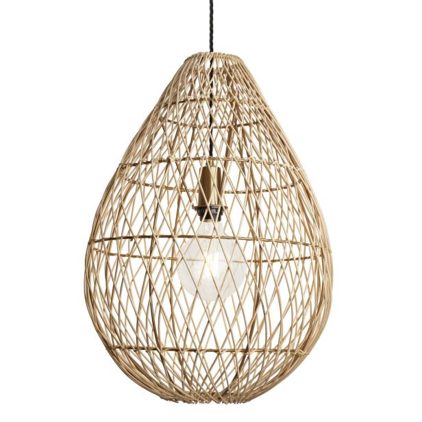 Eine hängende Lampe mit einem Lampenschirm aus Rattan in Tropfenform.