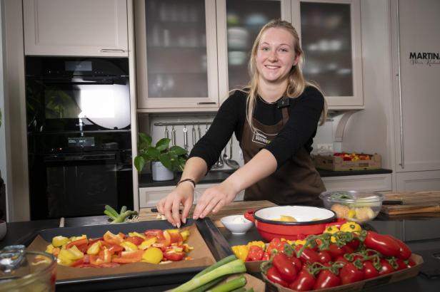 Lisa Thell beim Kochen