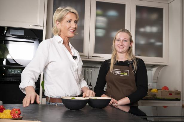 Martina Hohenlohe, Lisa Thell