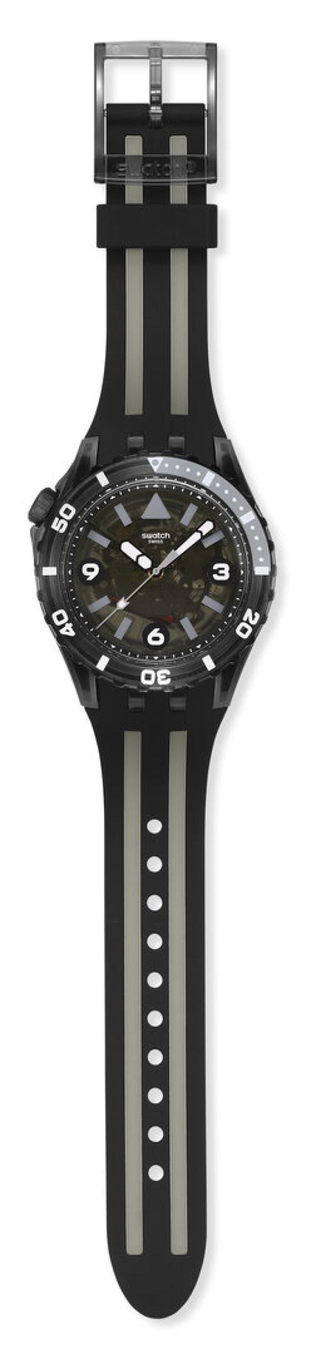 Eine schwarze Swatch-Uhr mit einem Armband mit grauen Streifen.
