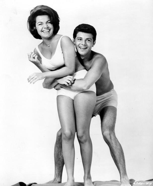Annette Funicello und Frankie Avalon in „Beach Party“ (1963).