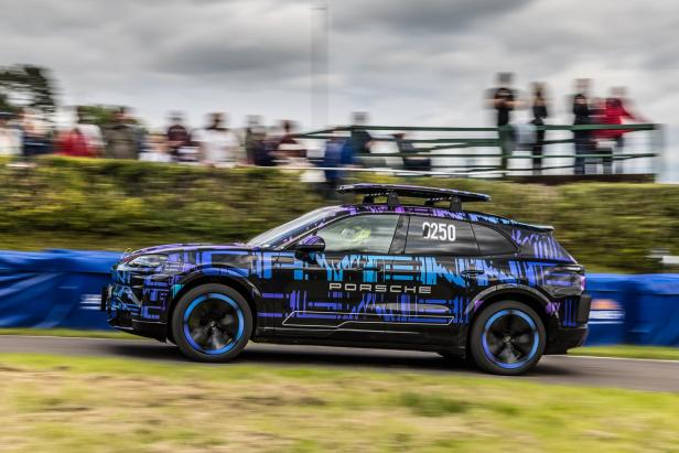 Getarnter Porsche Cayenne Electric demonstriert Performance und Nutzwert. Getarnter Porsche Cayenne Electric demonstriert Performance und Nutzwert.