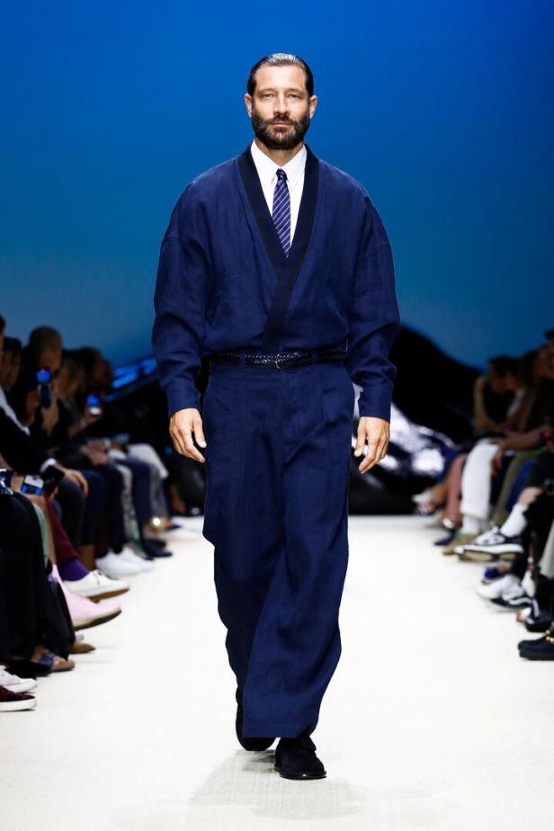Giorgio Armani präsentiert die Herrenkollektion Frühjahr/Sommer 2026 in Mailand.